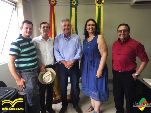 Prefeito da cidade de Guaíba recebe a Direção do Polo UNIASSELVI